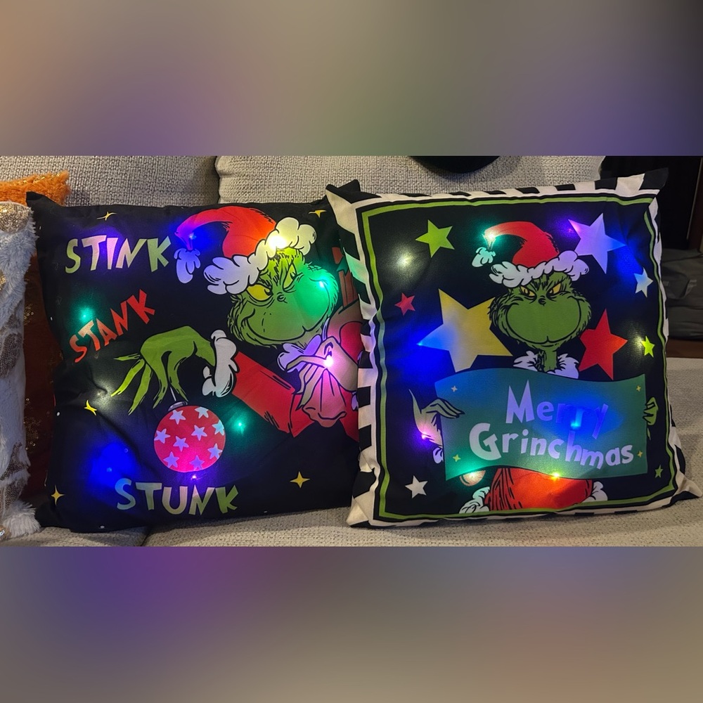 The Grinch 3PC Pillow Set- (2) 18x18 Light Up Pillows & (1) 12x20 Pillow🎄 - Picture 2 of 4